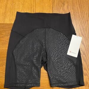 NWT Lululemon Unlimit HR Short 8” Mesh Blk Sz 12